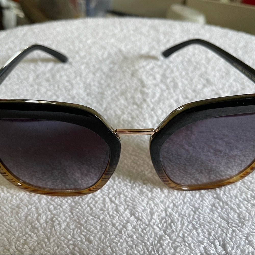 Tahari Brand Women Fashion Glasses